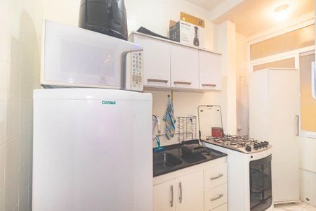 Cozinha de apartamento para alugar com 1 quarto, 45m² em São João, Porto Alegre