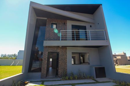 Casa de condomínio à venda com 140m², 3 quartos e 2 vagas Casa de condomínio à venda com 140m², 3 quartos e 2 vagasFachada
