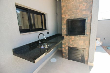 Casa de condomínio à venda com 140m², 3 quartos e 2 vagas Casa de condomínio à venda com 140m², 3 quartos e 2 vagasVaranda da cozinha