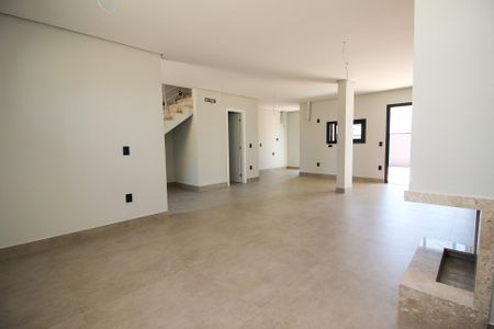 Casa de condomínio à venda com 140m², 3 quartos e 2 vagasSala