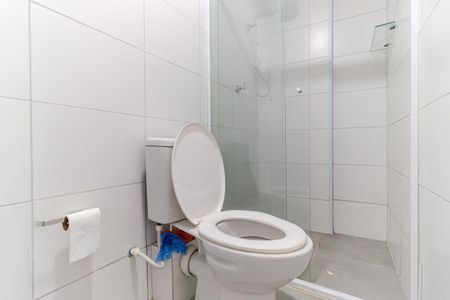 Banheiro de kitnet/studio para alugar com 1 quarto, 24m² em República, São Paulo