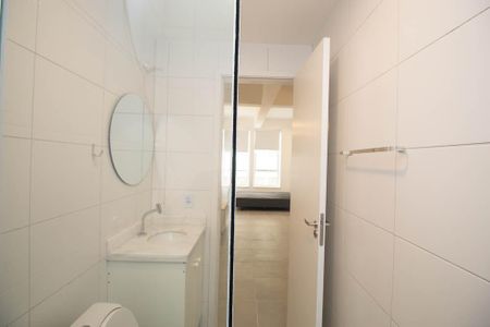 Banheiro de kitnet/studio para alugar com 1 quarto, 26m² em República, São Paulo