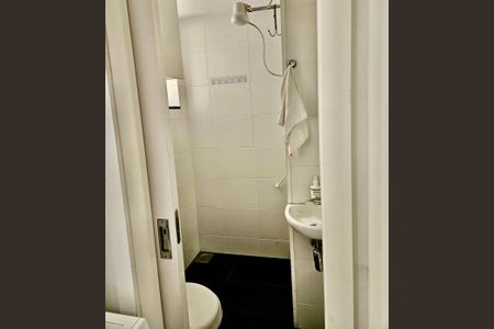 Banheiro de apartamento à venda com 2 quartos, 105m² em Funcionários, Belo Horizonte