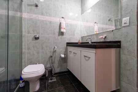Casa à venda com 257m², 4 quartos e 4 vagas Casa à venda com 257m², 4 quartos e 4 vagasBanheiro social