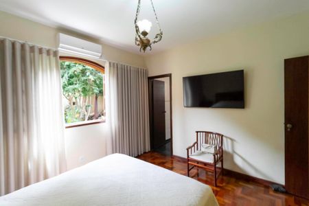 Casa à venda com 257m², 4 quartos e 4 vagas Casa à venda com 257m², 4 quartos e 4 vagasSuíte