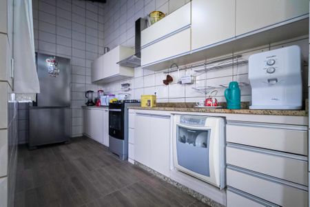 Casa à venda com 257m², 4 quartos e 4 vagas Casa à venda com 257m², 4 quartos e 4 vagasCozinha