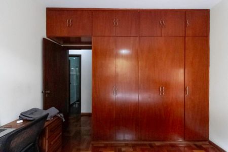 Casa à venda com 257m², 4 quartos e 4 vagas Casa à venda com 257m², 4 quartos e 4 vagasQuarto 3