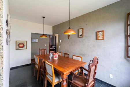 Casa à venda com 257m², 4 quartos e 4 vagas Casa à venda com 257m², 4 quartos e 4 vagasCopa