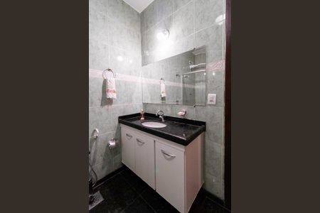 Casa à venda com 257m², 4 quartos e 4 vagas Casa à venda com 257m², 4 quartos e 4 vagasBanheiro social