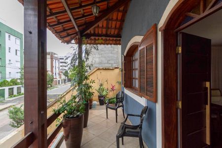 Casa à venda com 257m², 4 quartos e 4 vagas Casa à venda com 257m², 4 quartos e 4 vagasVaranda da Sala