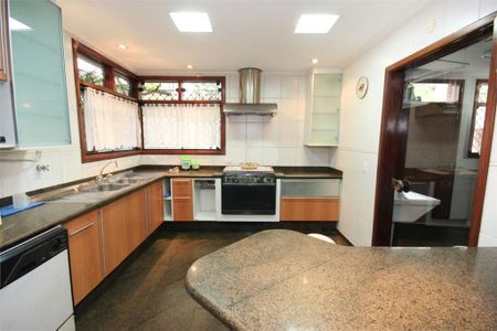 Casa à venda com 5 quartos, 850m² em Jardim dos Estados, São Paulo