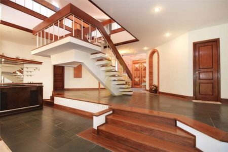 Casa à venda com 5 quartos, 850m² em Jardim dos Estados, São Paulo