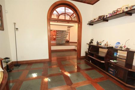 Casa à venda com 5 quartos, 850m² em Jardim dos Estados, São Paulo