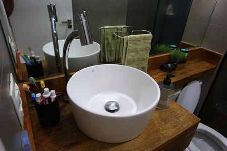 Apartamento à venda com 64m², 2 quartos e 1 vaga Apartamento à venda com 64m², 2 quartos e 1 vagaBanheiro Social