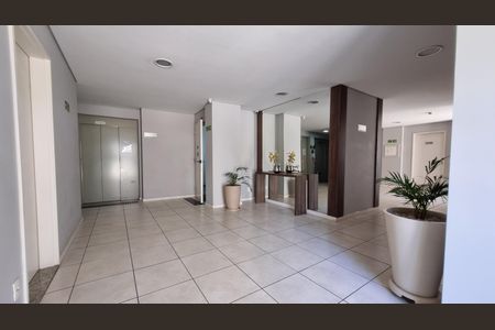 Apartamento à venda com 64m², 2 quartos e 1 vaga Apartamento à venda com 64m², 2 quartos e 1 vagaHall social