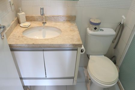 Apartamento à venda com 63m², 2 quartos e 1 vagaBanheiro Social