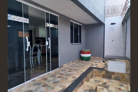 Casa à venda com 165m², 3 quartos e 3 vagas
