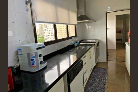 Apartamento à venda com 220m², 4 quartos e 4 vagas