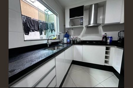 Casa de condomínio à venda com 60m², 2 quartos e 1 vaga