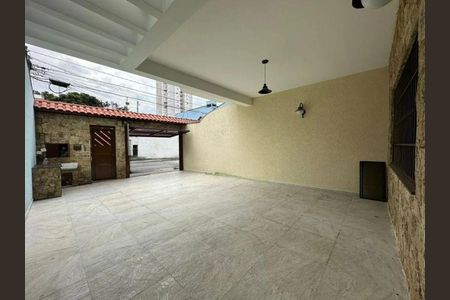 Casa à venda com 239m², 4 quartos e 4 vagas