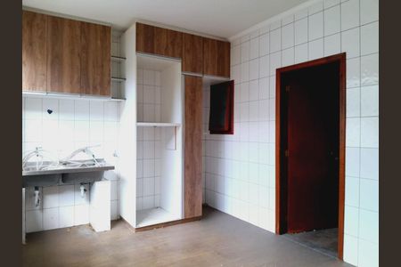 Casa à venda com 239m², 4 quartos e 4 vagas