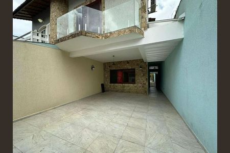 Casa à venda com 239m², 4 quartos e 4 vagas