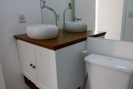 Apartamento à venda com 57m², 2 quartos e 1 vaga Apartamento à venda com 57m², 2 quartos e 1 vagaBanheiro