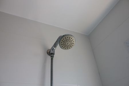 Apartamento à venda com 57m², 2 quartos e 1 vaga Apartamento à venda com 57m², 2 quartos e 1 vagaBanheiro da Suíte 2