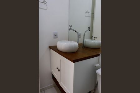 Apartamento à venda com 57m², 2 quartos e 1 vaga Apartamento à venda com 57m², 2 quartos e 1 vagaBanheiro