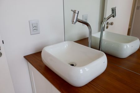 Apartamento à venda com 57m², 2 quartos e 1 vaga Apartamento à venda com 57m², 2 quartos e 1 vagaBanheiro da Suíte 2