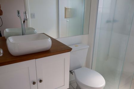 Apartamento à venda com 57m², 2 quartos e 1 vaga Apartamento à venda com 57m², 2 quartos e 1 vagaBanheiro da Suíte 2