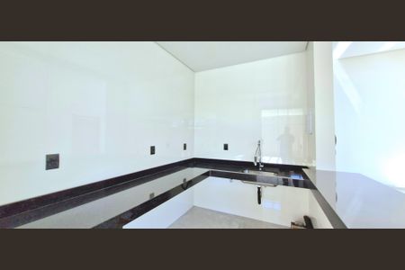 Casa à venda com 232m², 3 quartos e 3 vagas Casa à venda com 232m², 3 quartos e 3 vagasSala/Cozinha