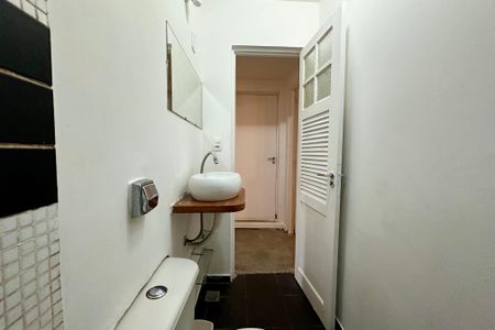 Casa para alugar com 65m², 2 quartos e 1 vaga Casa para alugar com 65m², 2 quartos e 1 vagaBanheiro Social