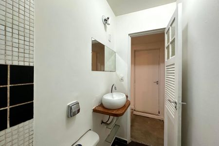 Banheiro Social de casa para alugar com 2 quartos, 65m² em Cosme Velho, Rio de Janeiro