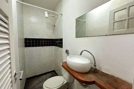 Banheiro Social de casa para alugar com 2 quartos, 65m² em Cosme Velho, Rio de Janeiro