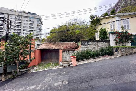 Casa para alugar com 65m², 2 quartos e 1 vaga Casa para alugar com 65m², 2 quartos e 1 vagaFachada