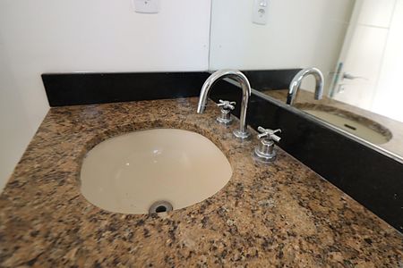 Apartamento à venda com 69m², 2 quartos e 2 vagasBanheiro da Suíte