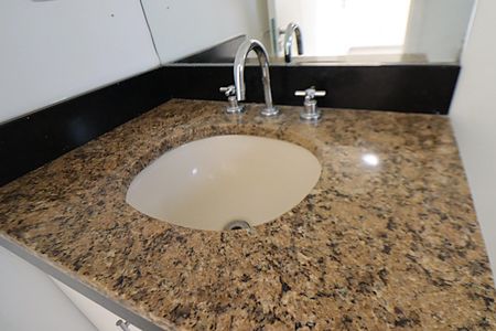 Apartamento à venda com 69m², 2 quartos e 2 vagasBanheiro da Suíte