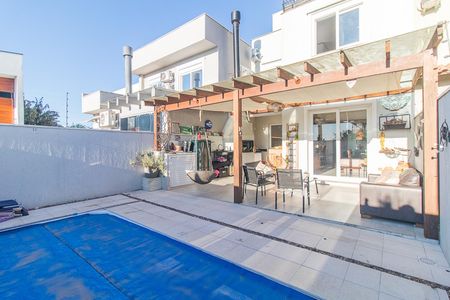 Casa à venda com 230m², 3 quartos e 2 vagasÁrea comum - Piscina