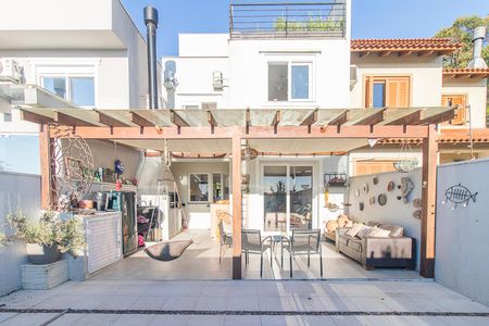 Casa à venda com 230m², 3 quartos e 2 vagasQuintal