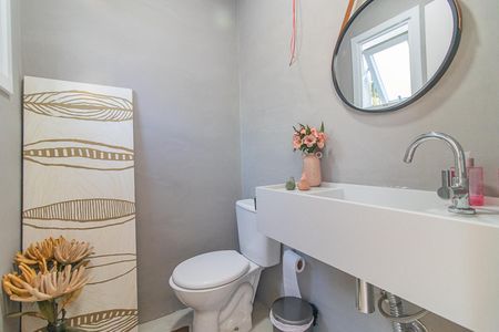 Casa à venda com 230m², 3 quartos e 2 vagasLavabo