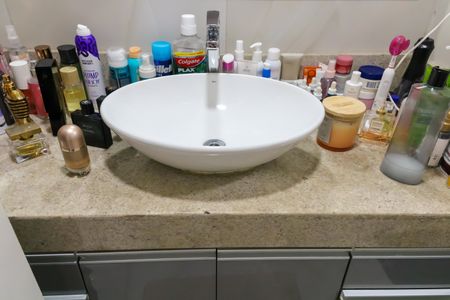 Apartamento à venda com 54m², 2 quartos e 1 vaga Apartamento à venda com 54m², 2 quartos e 1 vagaBanheiro