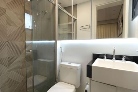 Banheiro da Suíte de apartamento para alugar com 2 quartos, 50m² em Vila Olímpia, São Paulo