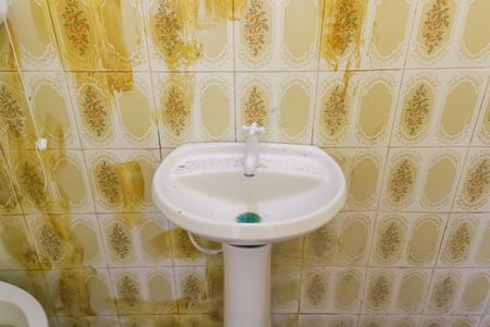 Casa à venda com 200m², 3 quartos e 4 vagasEdícula - banheiro