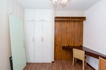 Apartamento à venda com 80m², 3 quartos e 2 vagasQuarto 2