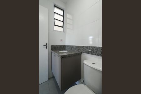 Banheiro de apartamento para alugar com 1 quarto, 41m² em Jardim Sabará, Porto Alegre