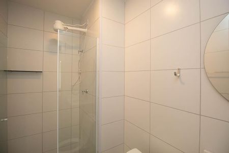 Banheiro Social de kitnet/studio para alugar com 1 quarto, 26m² em República, São Paulo