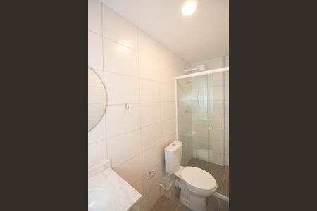 Banheiro de kitnet/studio para alugar com 1 quarto, 24m² em República, São Paulo