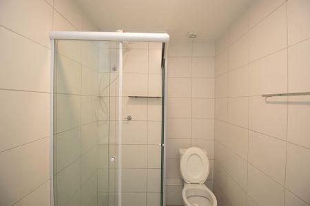 Banheiro de kitnet/studio para alugar com 1 quarto, 25m² em República, São Paulo