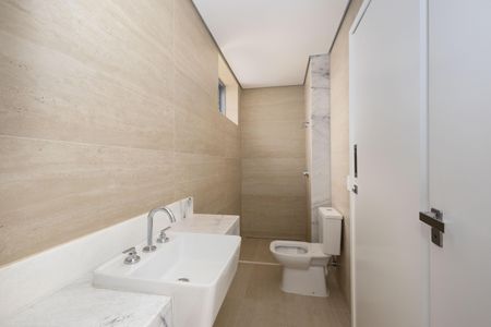 Apartamento à venda com 239m², 4 quartos e 4 vagas Apartamento à venda com 239m², 4 quartos e 4 vagasBanheiro da Suíte 3